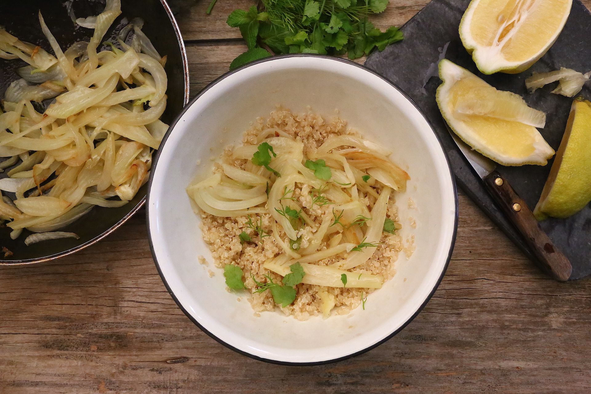 Preparazione dell'insalata di quinoa