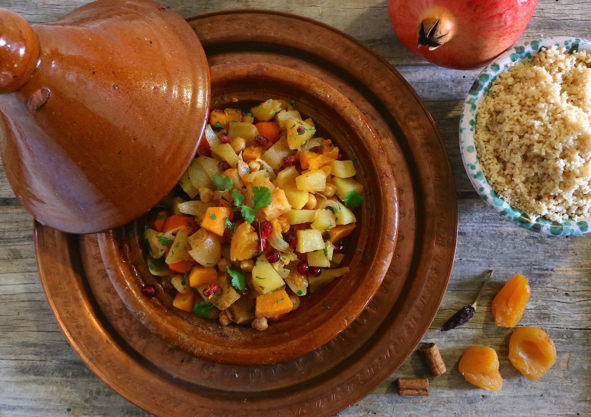 Tajine di zucca con couscous appena servita © Beatrice Spagoni