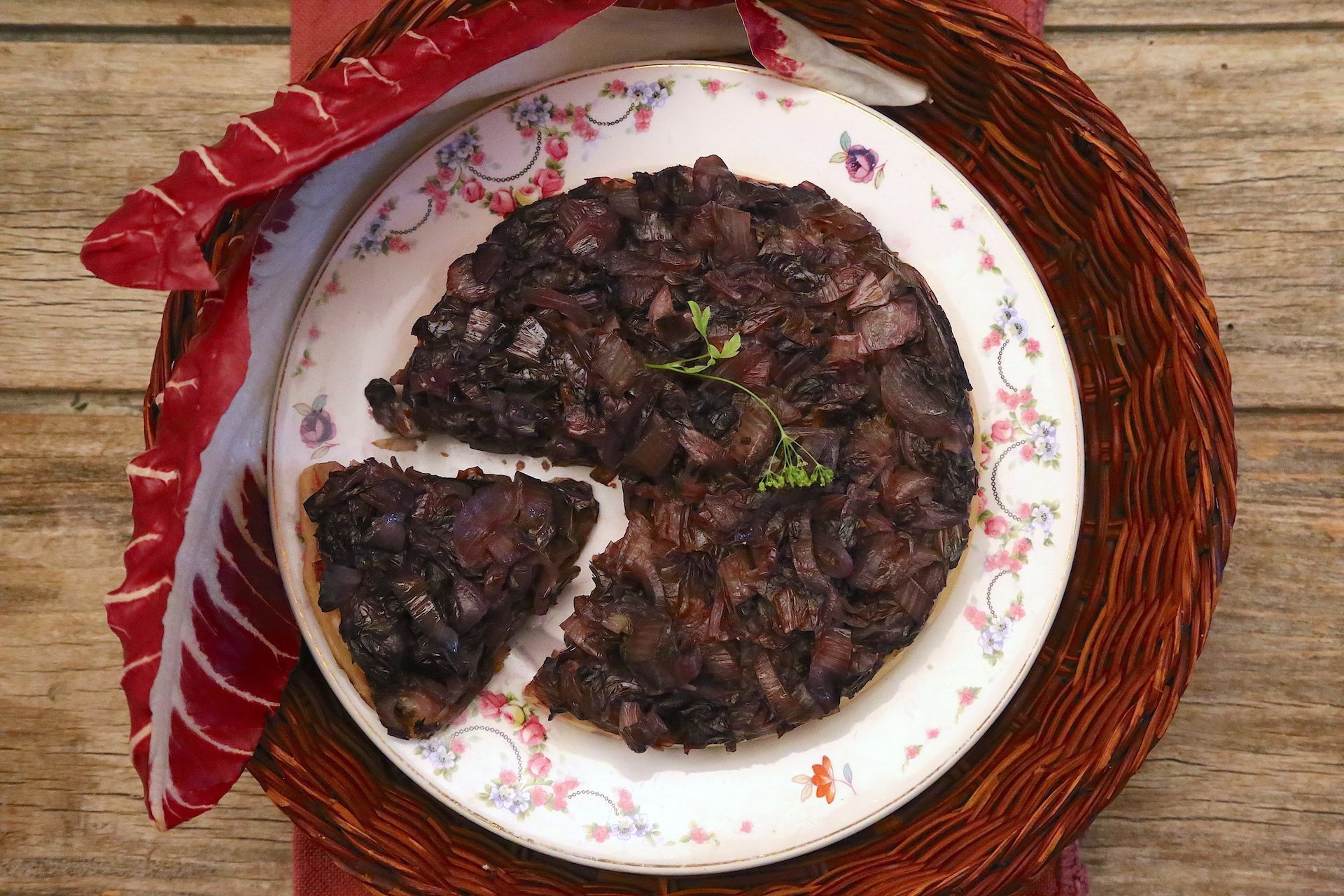 La tarte tatin di radicchio appena sfornata e servita © Beatrice Spagoni