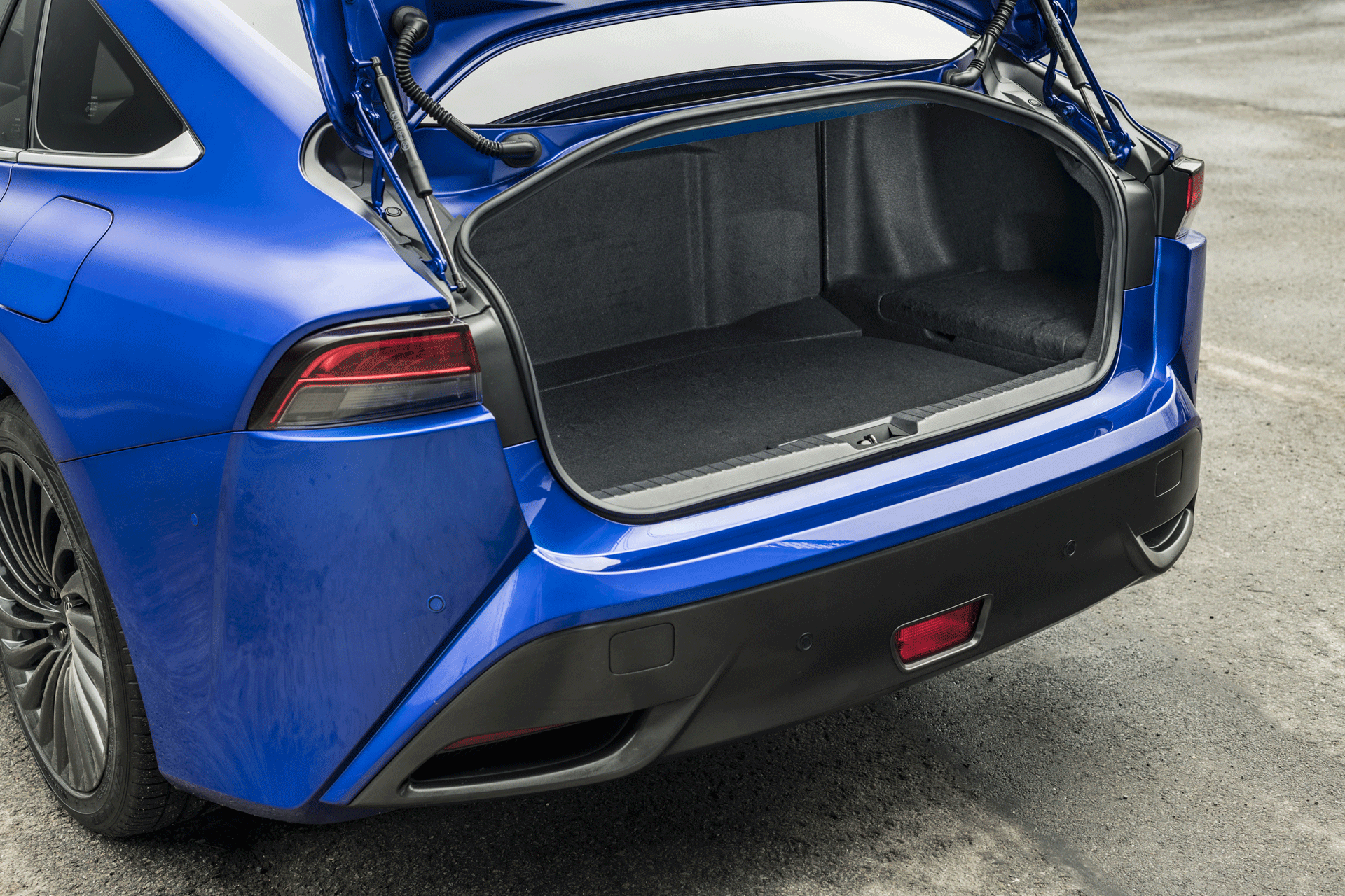 Toyota Mirai bagagliaio