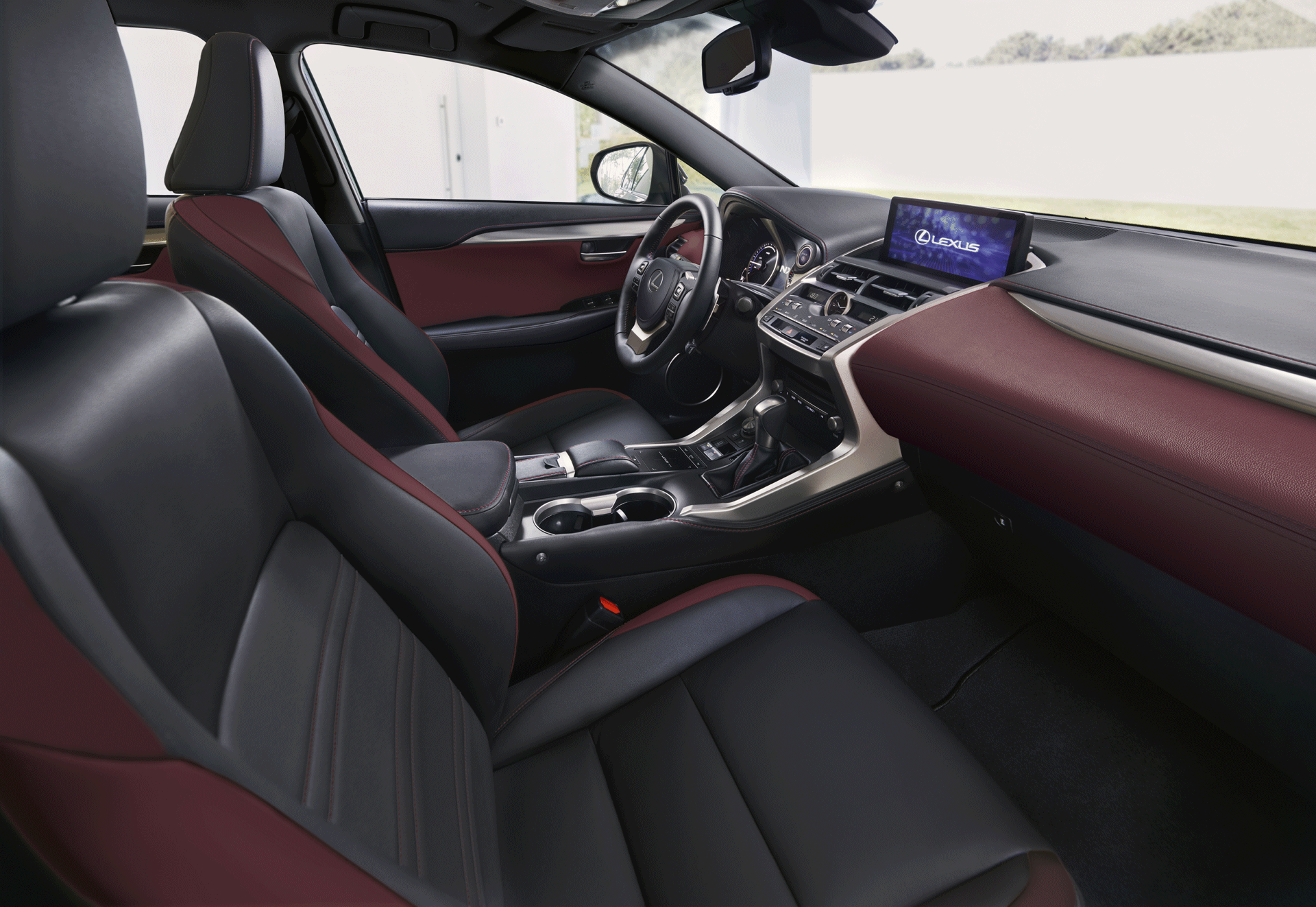 Gli interni di Lexus NX Hybrid