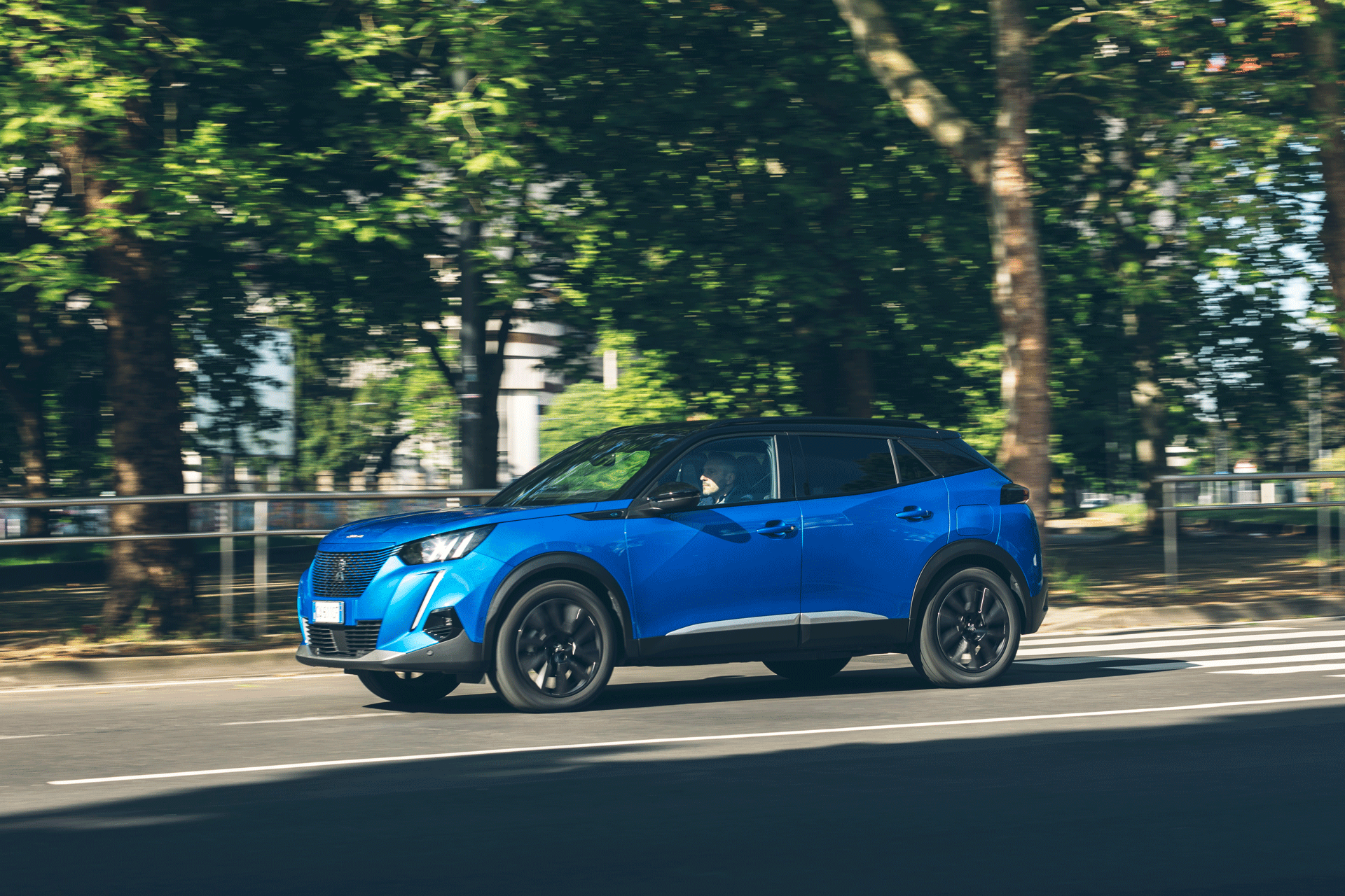 la prova della Peugeot e-2008