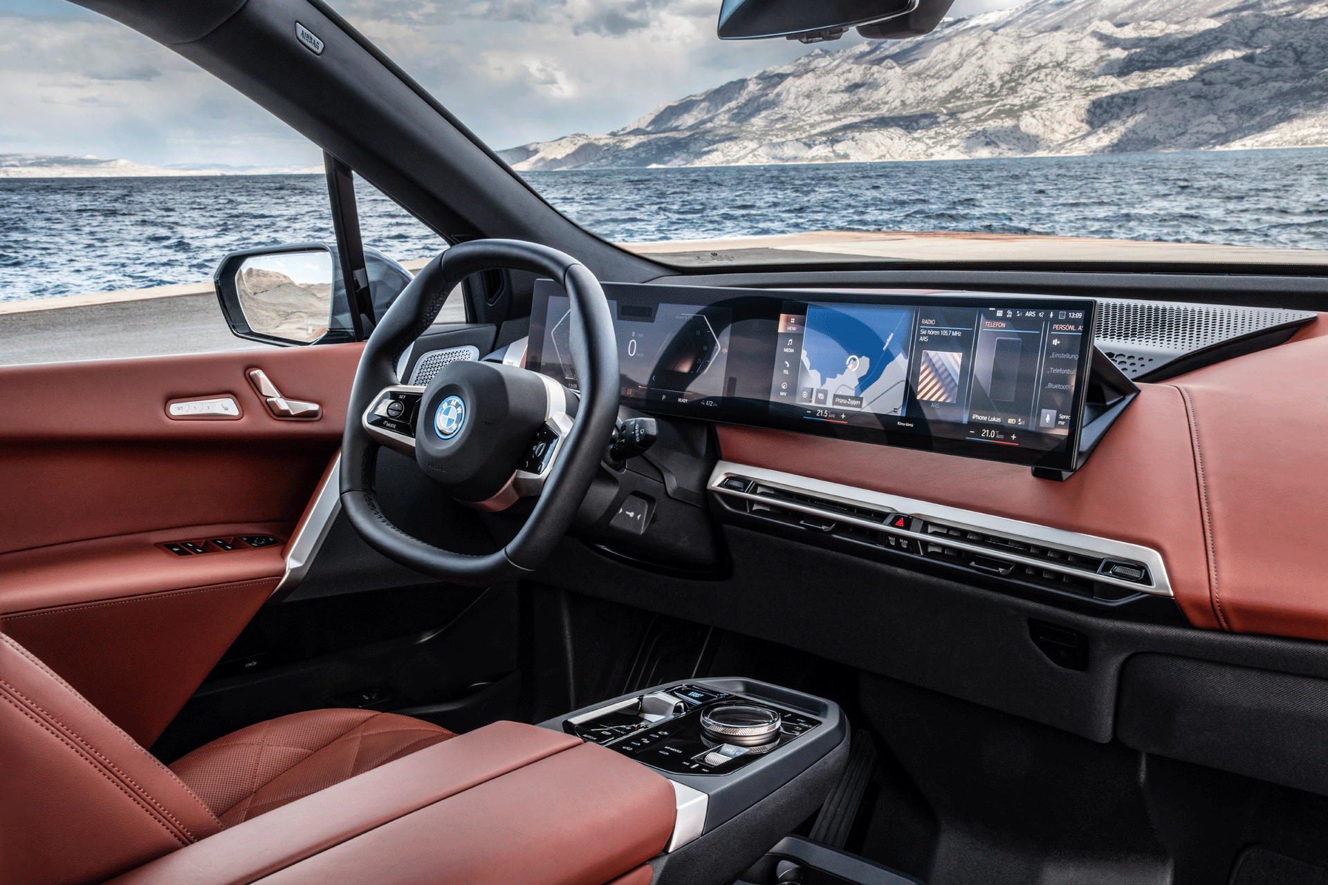Bmw iX, debutta a novembre il nuovo suv elettrico. Tutti i dettagli