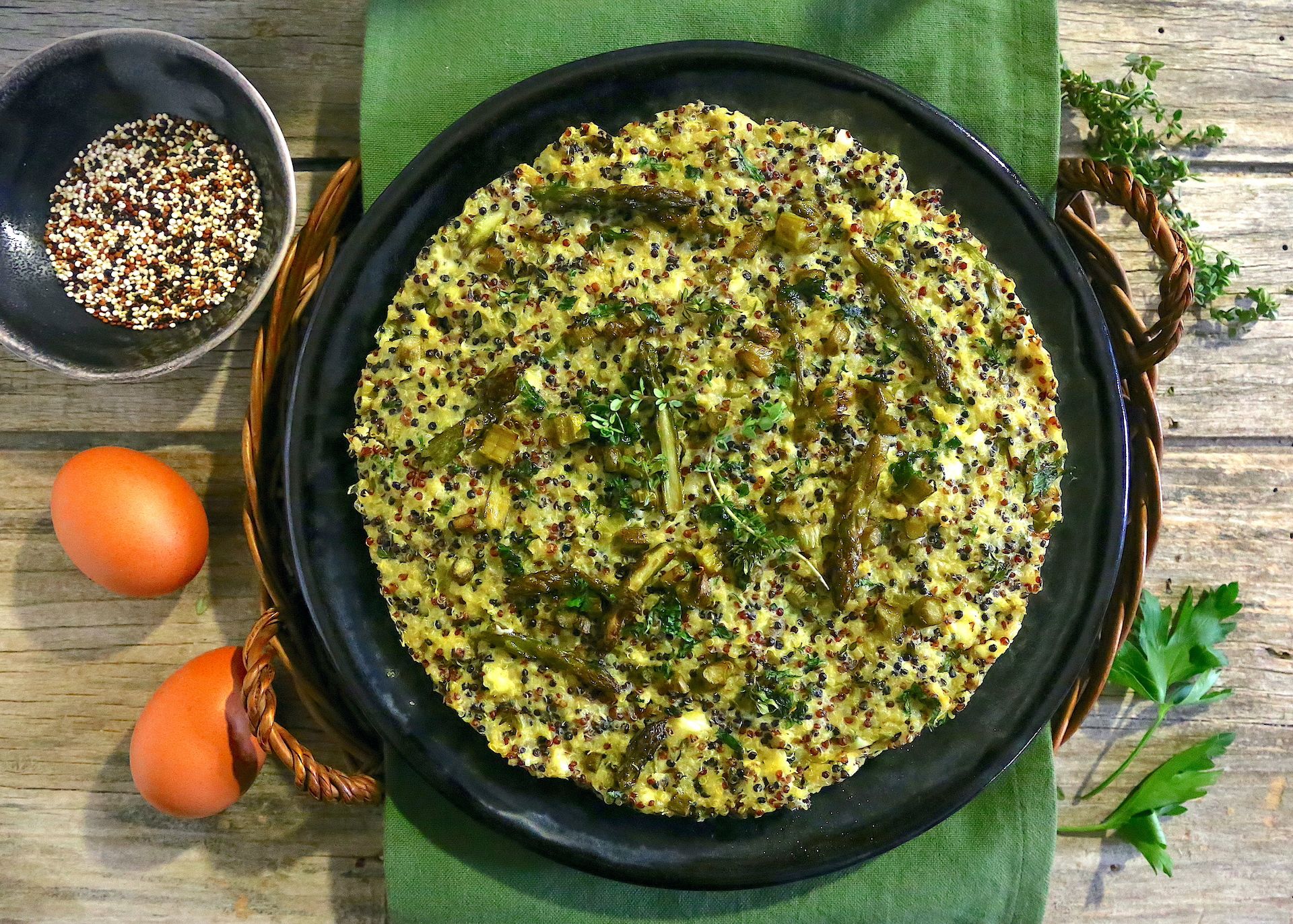 Frittata di quinoa e asparagi servita © Beatrice Spagoni copia
