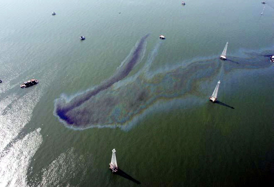 lago di maracaibo venezuela barche dentro lago pieno di petrolio