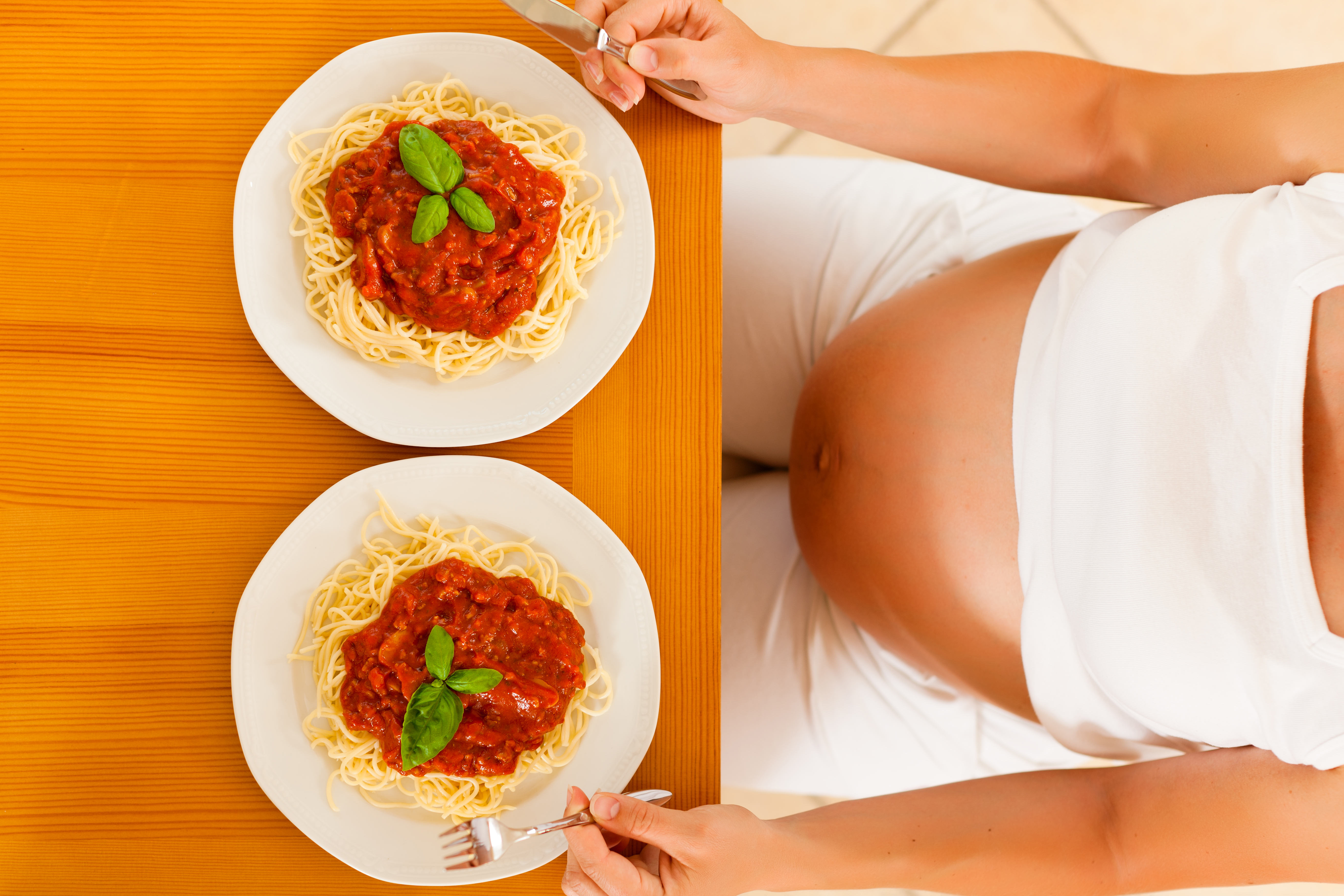 Почему при беременности нужно. Еда для беременной. Аппетит беременных. Беременность питание. Еда беременной женщины.