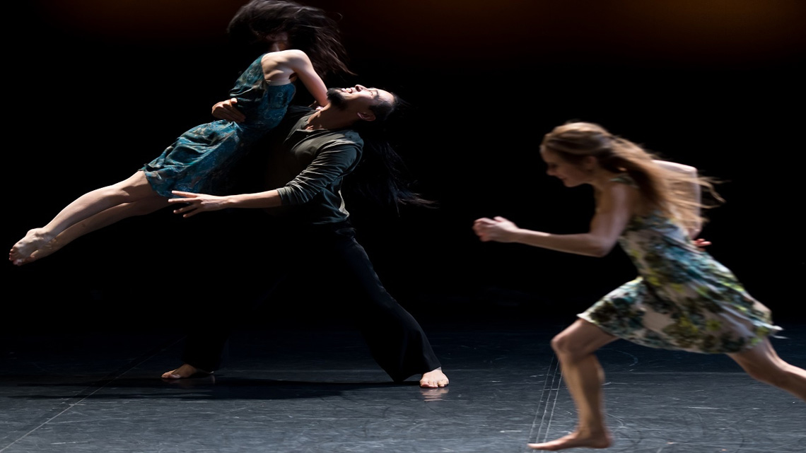 Crossroads To Synchronicity Al Teatro Sociale Di Como Il Balletto Sulle Coincidenze 