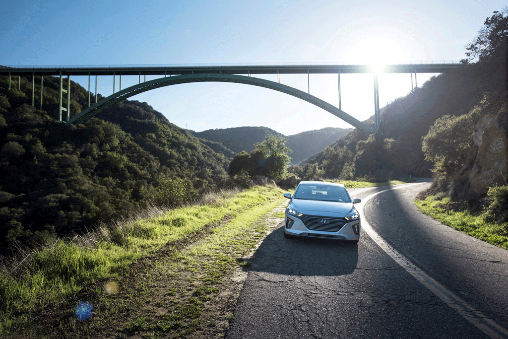 Prima prova su strada con la Hyundai Ioniq ricaricabile plug-in! Autonomia dichiarata fino a 63 km in modalità elettrica, e ricarica alla colonnina che dura circa due ore e quindici minuti... Vediamo com'è andata!