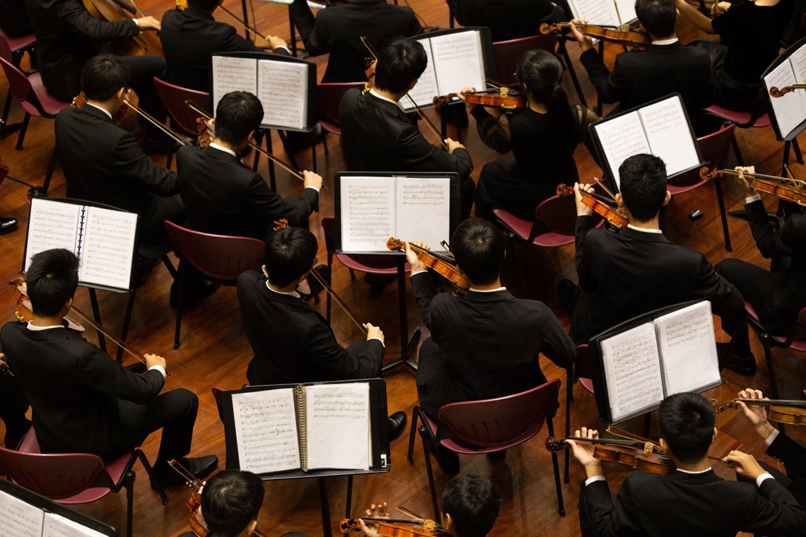 orchestra suona quattro stagioni di vivaldi