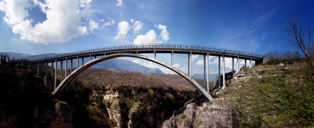 Bungee Jumping 5 Luoghi Dove Farlo In Italia Lifegate