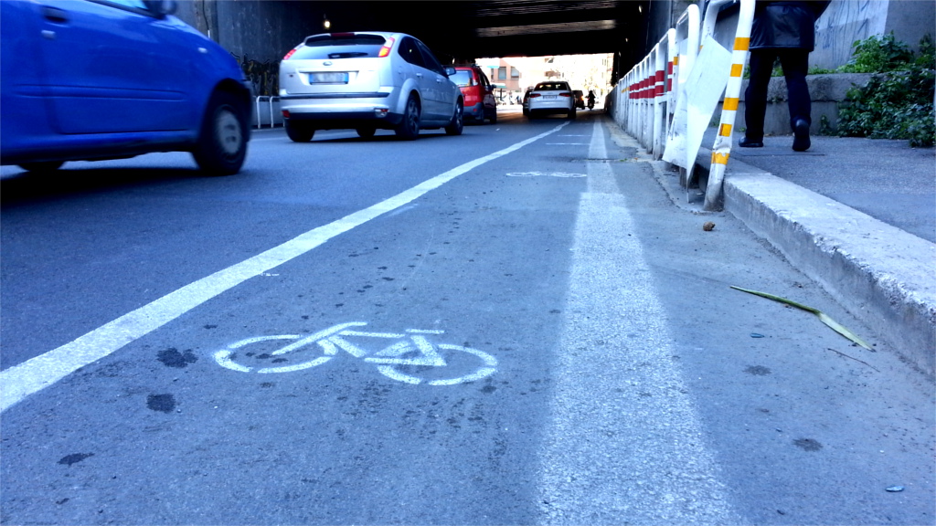 Ciclabile popolare Tuscolana a Roma i ciclisti si riprendono le strade LifeGate