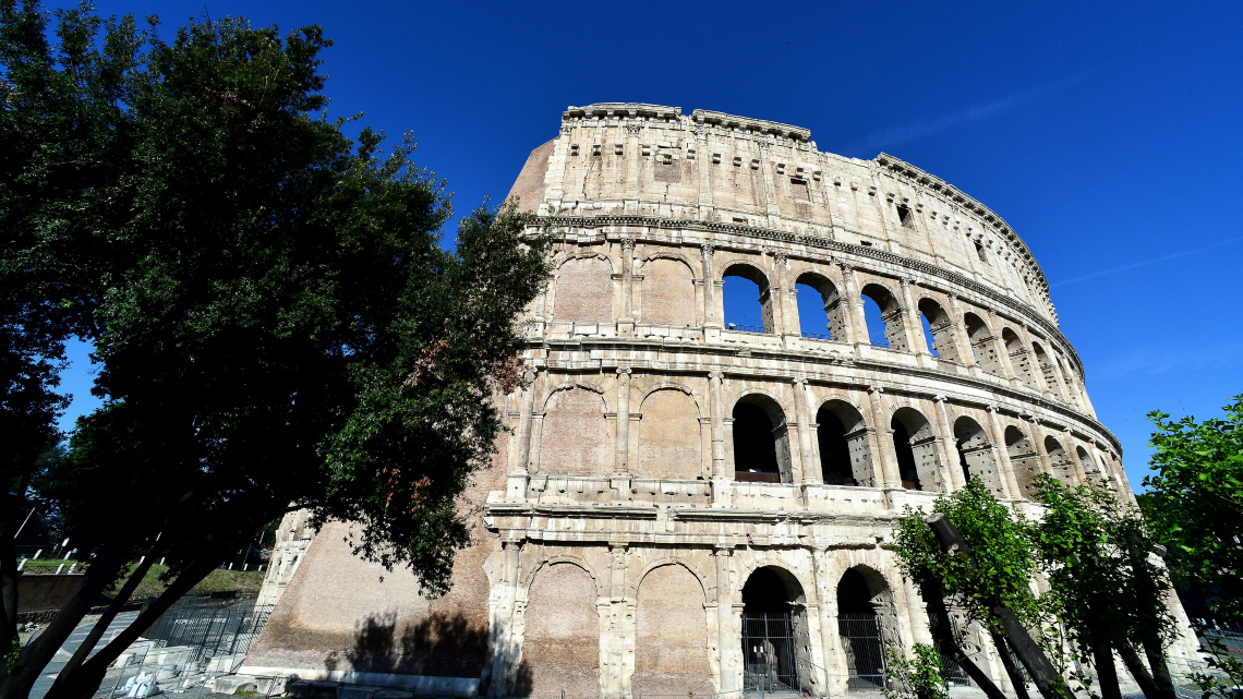 Il Colosseo torna a brillare completato il restauro firmato dalla Tod