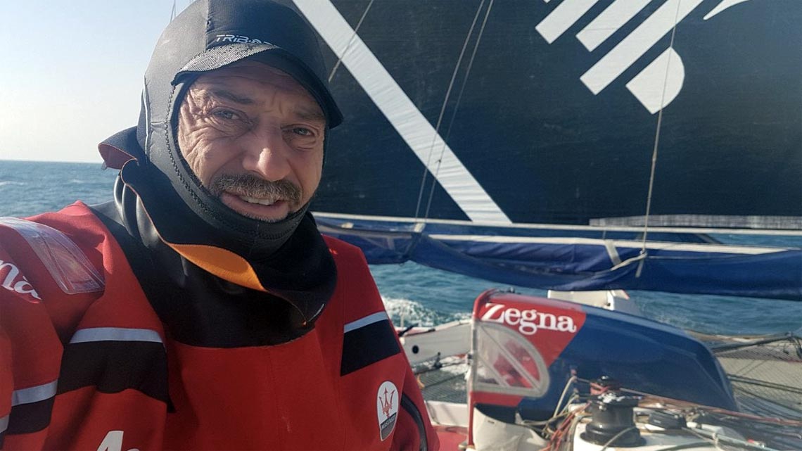 Giovanni Soldini all'arrivo trionfale a Londra. Foto via Twitter