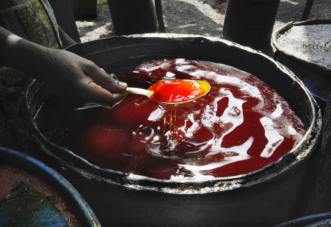 Olio di palma, allarme Efsa per rischio tossicità, soprattutto per i