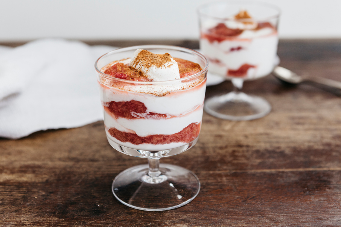 Panna con crema di rabarbaro