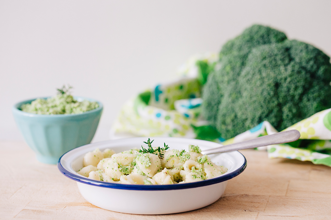 Pesto di broccoli e pinoli, la ricetta a crudo