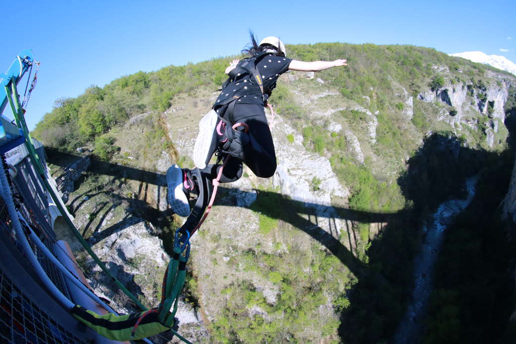 Bungee Jumping 5 Luoghi Dove Farlo In Italia Lifegate